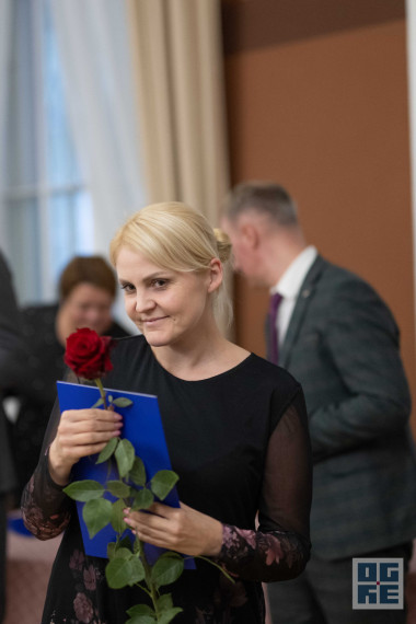 FOTO: Skolotāju dienas priekšvakarā godina titula “Ogres novada Gada pedagogs 2024” laureātus