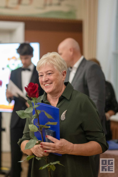 FOTO: Skolotāju dienas priekšvakarā godina titula “Ogres novada Gada pedagogs 2024” laureātus