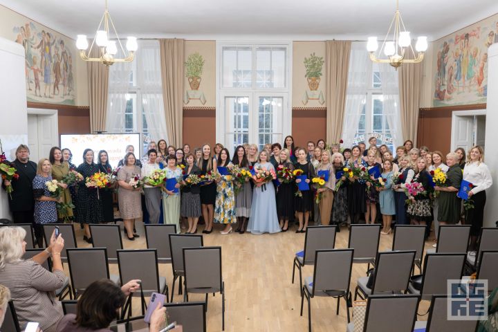 FOTO: Skolotāju dienas priekšvakarā godina titula “Ogres novada Gada pedagogs 2024” laureātus