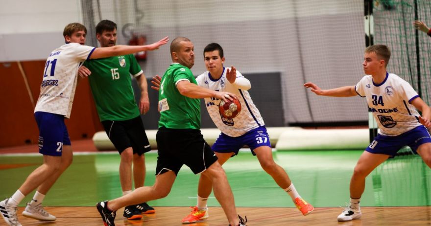 Ogres handbolisti čempionātu sāk ar pārliecinošu uzvaru