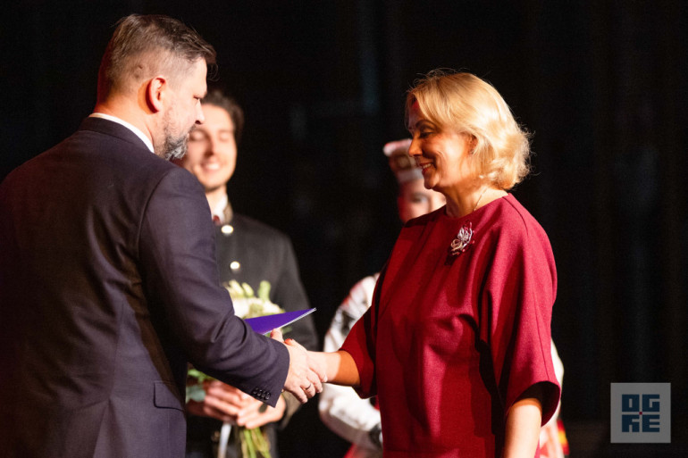 FOTO: Svinīgā pasākumā godināti Ogres novada Goda pilsoņi un Gada cilvēki