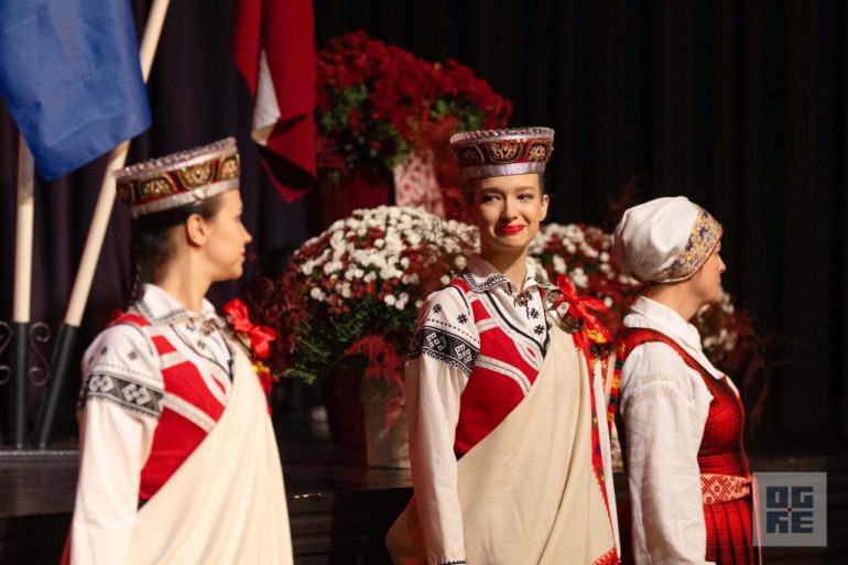 FOTO: Svinīgā pasākumā godināti Ogres novada Goda pilsoņi un Gada cilvēki