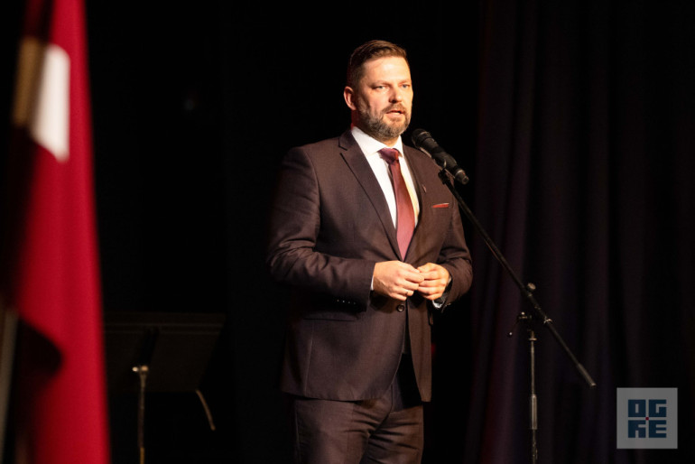 FOTO: Svinīgā pasākumā godināti Ogres novada Goda pilsoņi un Gada cilvēki