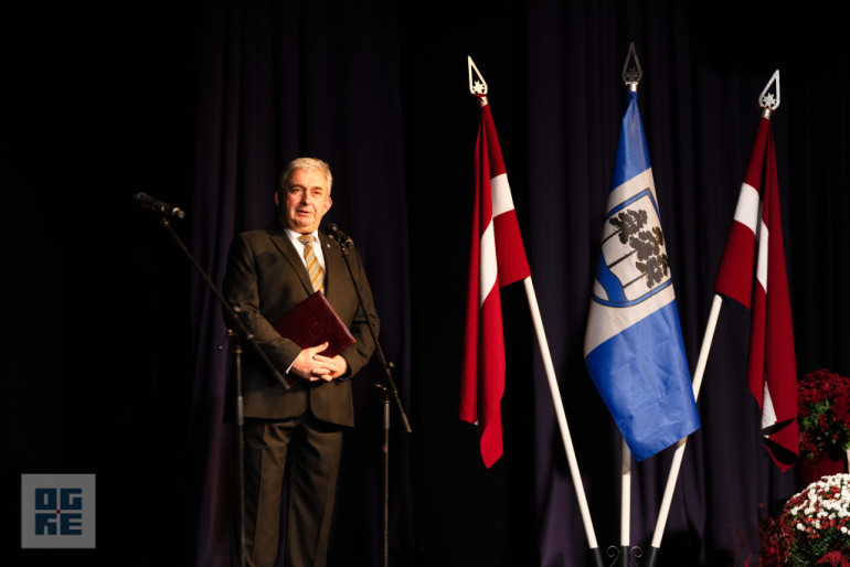 FOTO: Svinīgā pasākumā godināti Ogres novada Goda pilsoņi un Gada cilvēki