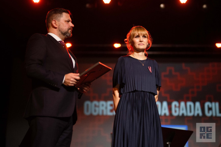 FOTO: Svinīgā pasākumā godināti Ogres novada Goda pilsoņi un Gada cilvēki