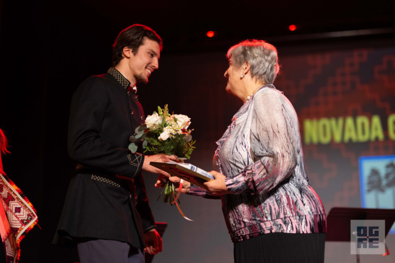 FOTO: Svinīgā pasākumā godināti Ogres novada Goda pilsoņi un Gada cilvēki