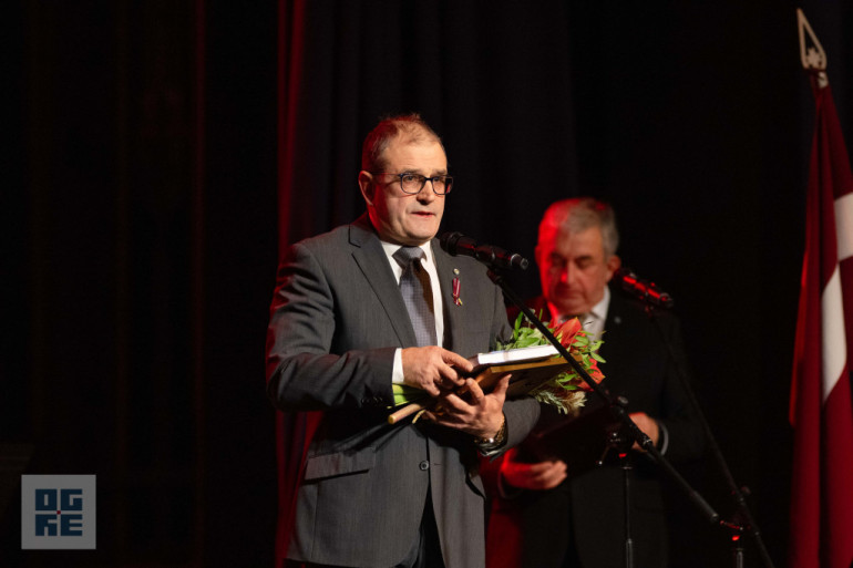 FOTO: Svinīgā pasākumā godināti Ogres novada Goda pilsoņi un Gada cilvēki