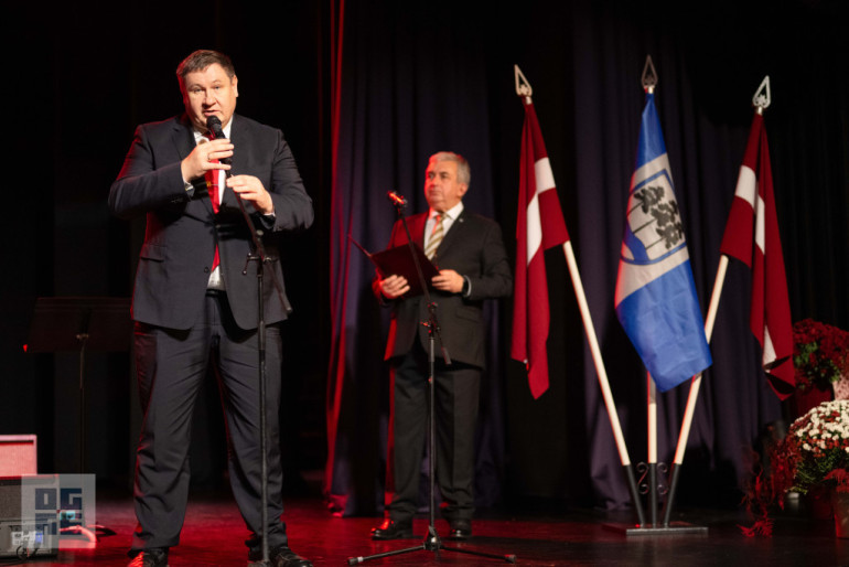 FOTO: Svinīgā pasākumā godināti Ogres novada Goda pilsoņi un Gada cilvēki