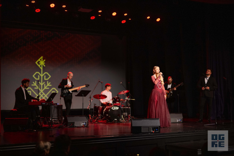 FOTO: Svinīgā pasākumā godināti Ogres novada Goda pilsoņi un Gada cilvēki