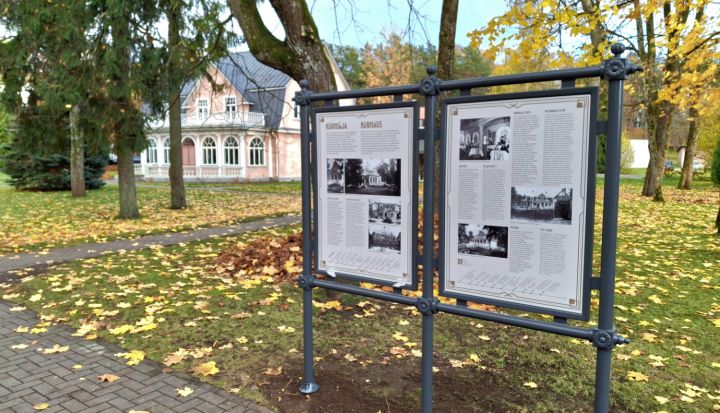 Pie Ogres Kūrmājas atklāts jauns informatīvais stends