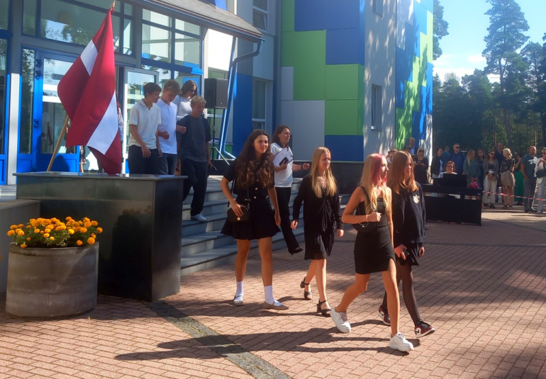 FOTO: Ogres novada skolās sācies jaunais mācību gads