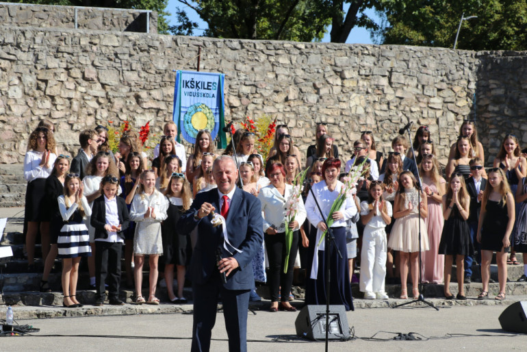 FOTO: Ogres novada skolās sācies jaunais mācību gads