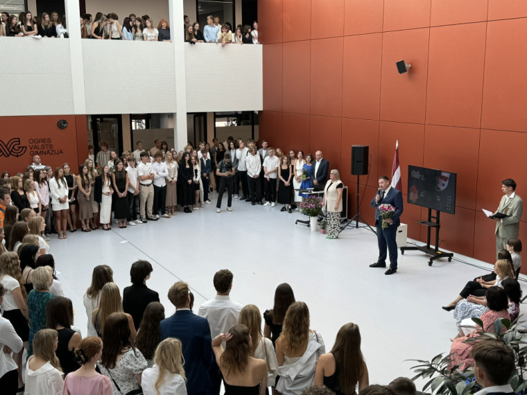 FOTO: Ogres novada skolās sācies jaunais mācību gads