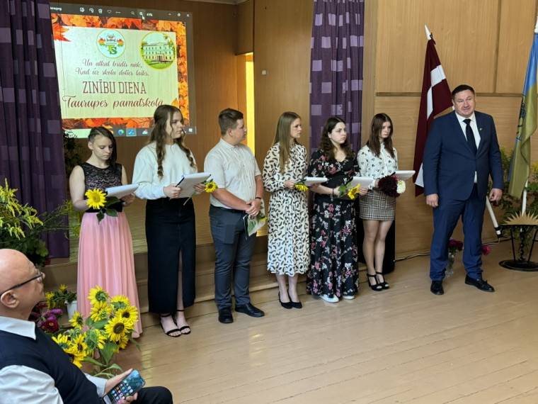 FOTO: Ogres novada skolās sācies jaunais mācību gads