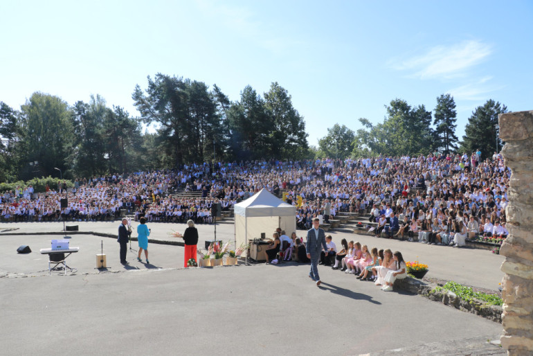 FOTO: Ogres novada skolās sācies jaunais mācību gads