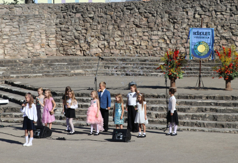 FOTO: Ogres novada skolās sācies jaunais mācību gads