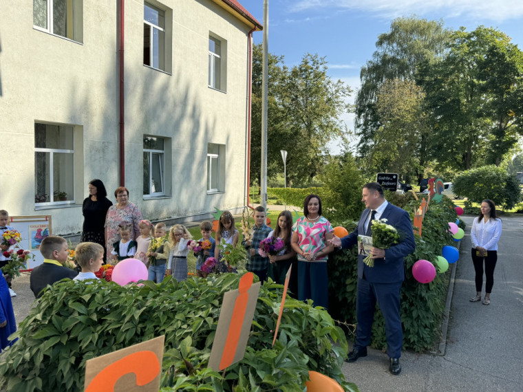 FOTO: Ogres novada skolās sācies jaunais mācību gads