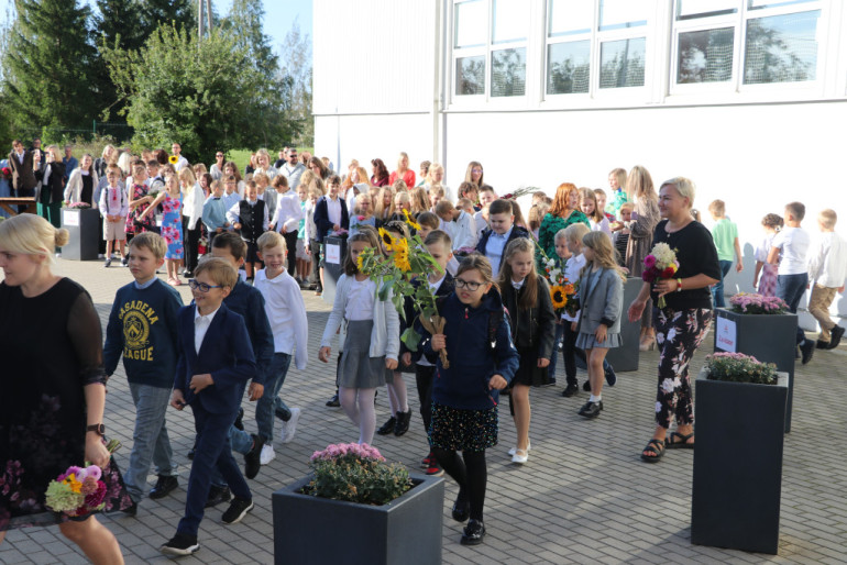 FOTO: Ogres novada skolās sācies jaunais mācību gads
