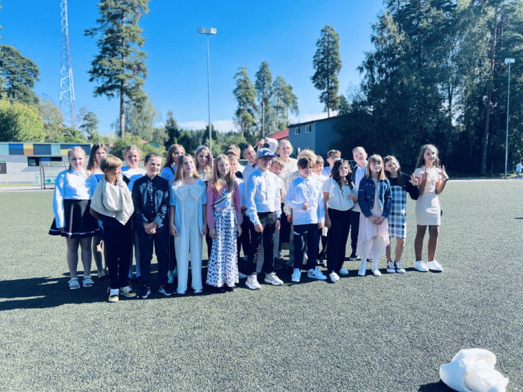 FOTO: Ogres novada skolās sācies jaunais mācību gads