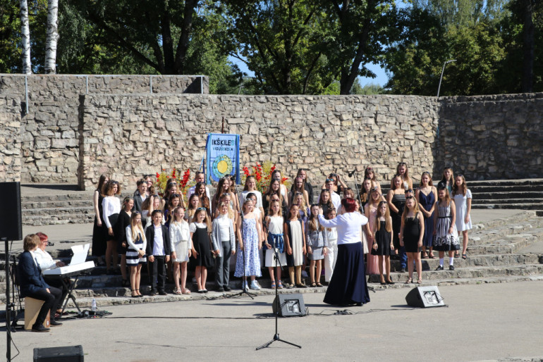 FOTO: Ogres novada skolās sācies jaunais mācību gads