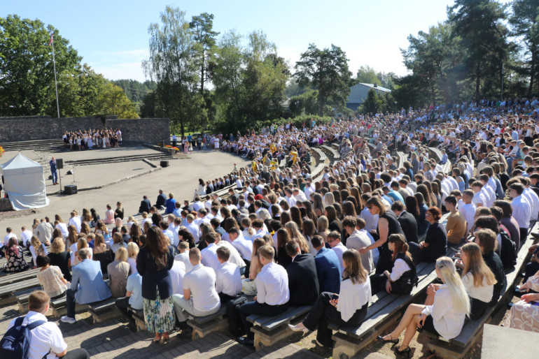 FOTO: Ogres novada skolās sācies jaunais mācību gads