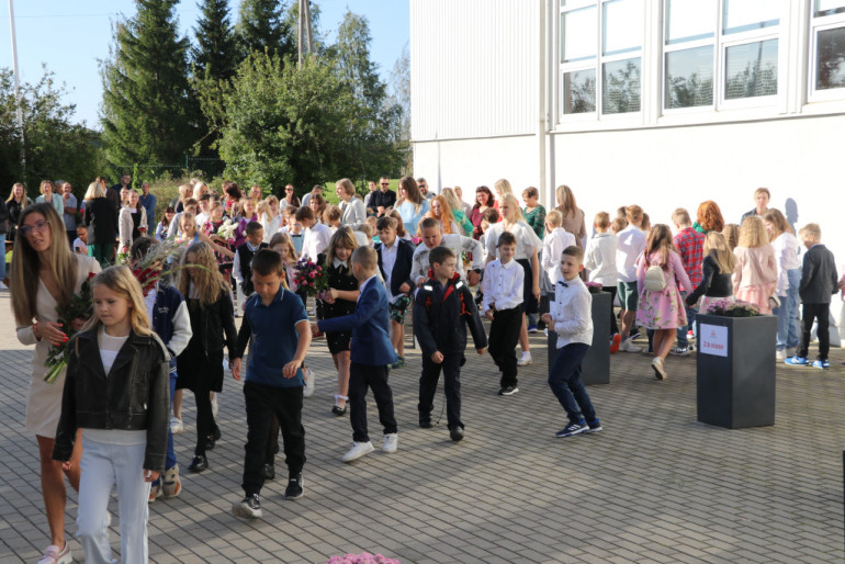 FOTO: Ogres novada skolās sācies jaunais mācību gads
