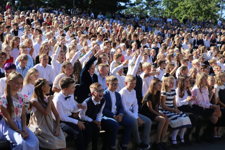 FOTO: Ogres novada skolās sācies jaunais mācību gads
