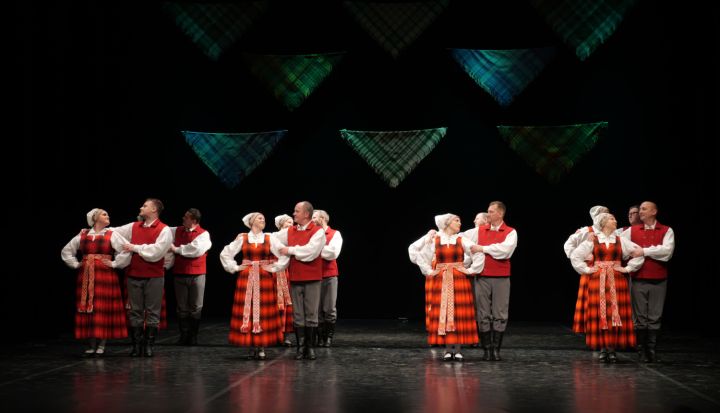 FOTO: Ogres novada deju kolektīvi skatē ieguvuši augstus rezultātus