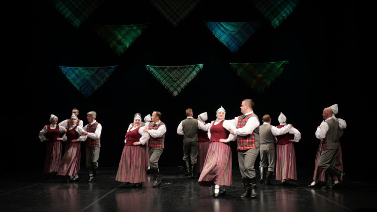 FOTO: Ogres novada deju kolektīvi skatē ieguvuši augstus rezultātus