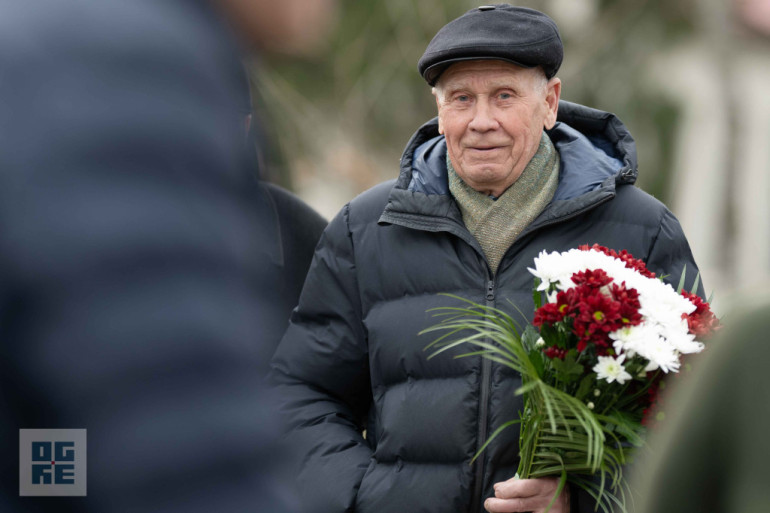 FOTO: Atceres pasākums pie Represēto piemiņas akmens Ogrē