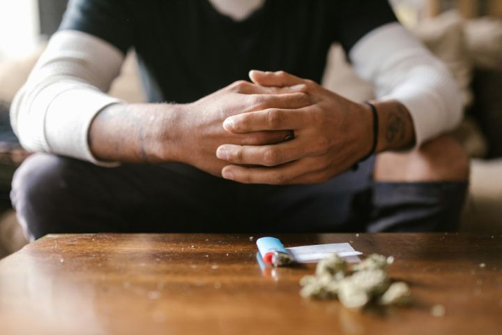 Izbēgt no soda neizdevās: autovadītājam Ogres pusē nākas atbildēt par narkotiku lietošanu un glabāšanu