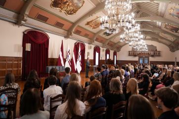 Attēls rakstam: FOTO, VIDEO: Konkursā izceļas Ogresgrīvas pusmuižas stāsts – skolēnam balvu pasniedz Valsts prezidents