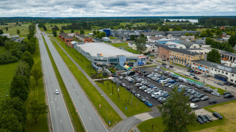 FOTO: Investējot gandrīz 2 miljonus eiro, atvērts jauns "K Senukai" veikals Ogrē