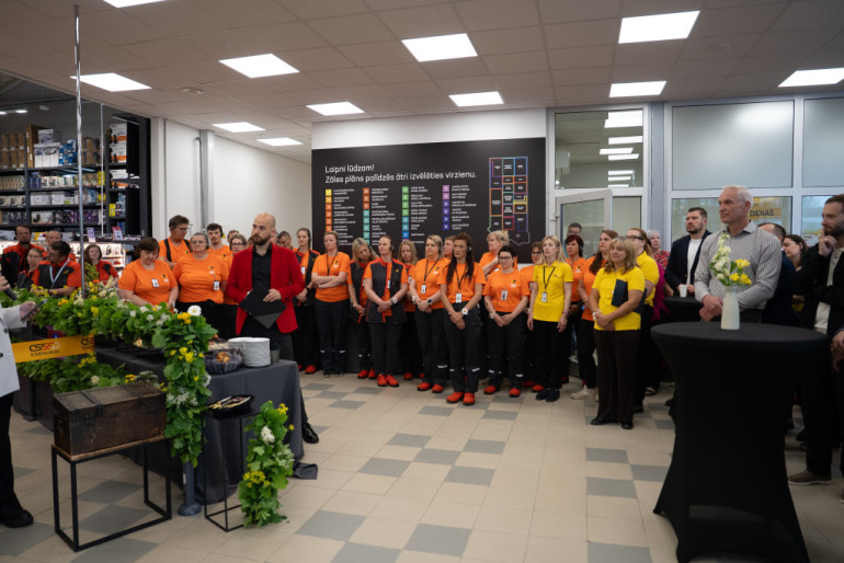 FOTO: Investējot gandrīz 2 miljonus eiro, atvērts jauns "K Senukai" veikals Ogrē