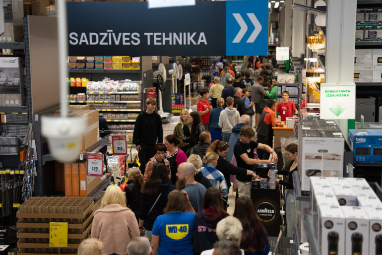 FOTO: Investējot gandrīz 2 miljonus eiro, atvērts jauns "K Senukai" veikals Ogrē