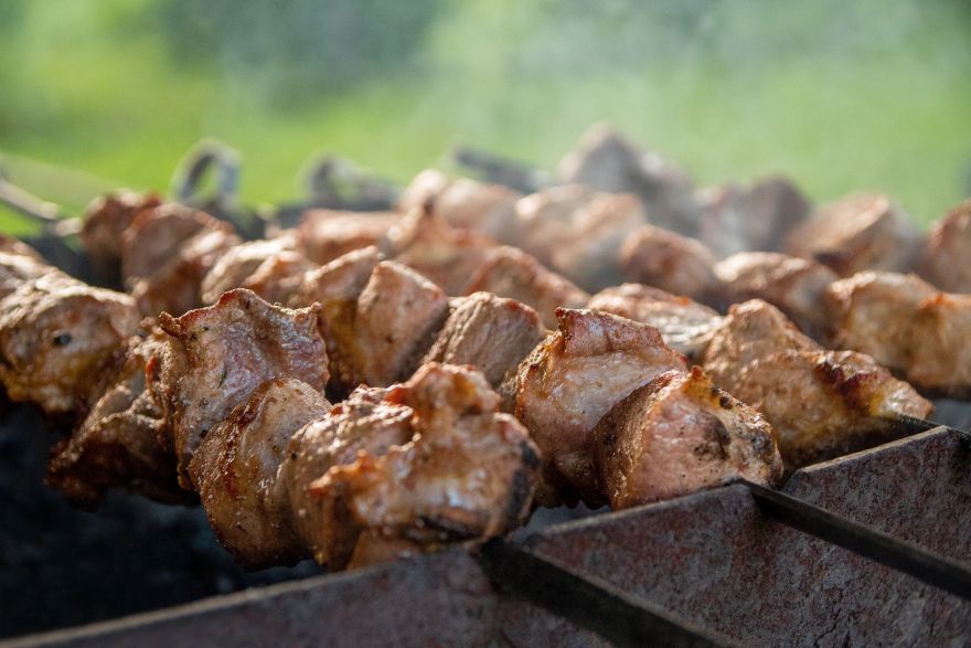 Šefpavārs iesaka Kaukāza virtuves garšas un receptes, kas pārsteigs arī pieredzējušus grilētājus