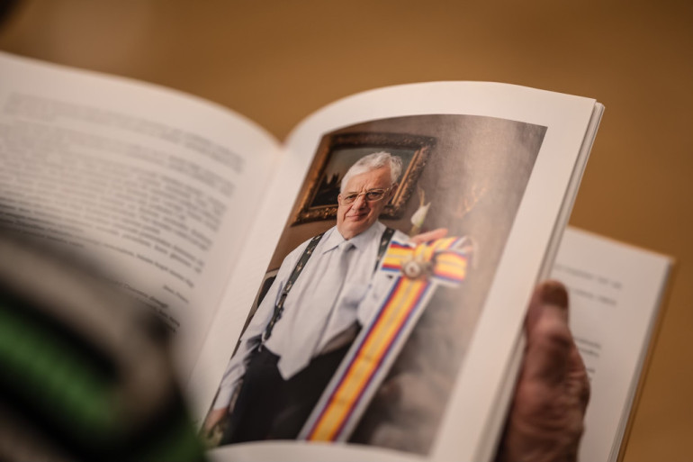 FOTO: Aizvadīti grāmatas “Pērļu zvejnieki Raimonds Pauls un Jānis Peters” atvēršanas svētki