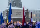 Attēls rakstam: Foto: Vairāki simti cilvēku pulcējas pie Brīvības pieminekļa Ukrainas atbalstam