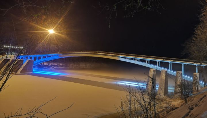 Gājēju tilti Ogrē šovakar iedegsies Igaunijas un Ukrainas karogu krāsās