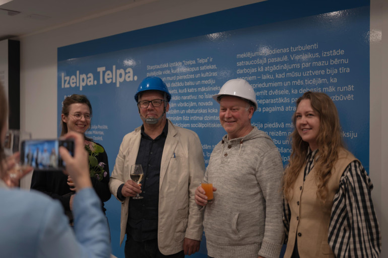FOTO: Ogrē skatāma starptautiskā laikmetīgās mākslas izstāde "Izelpa. Telpa”: ielūkojies, kā gāja atklāšanā!