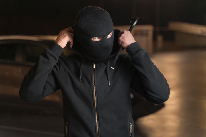 Ikšķilē konstatē zādzību, Lielvārdē uzbrūk reibumā 