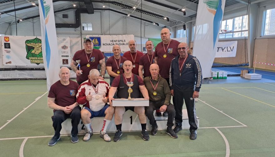 Sporta kluba “Rembate” senioru triumfs Latvijas čempionātā spiešanā guļus Ugālē