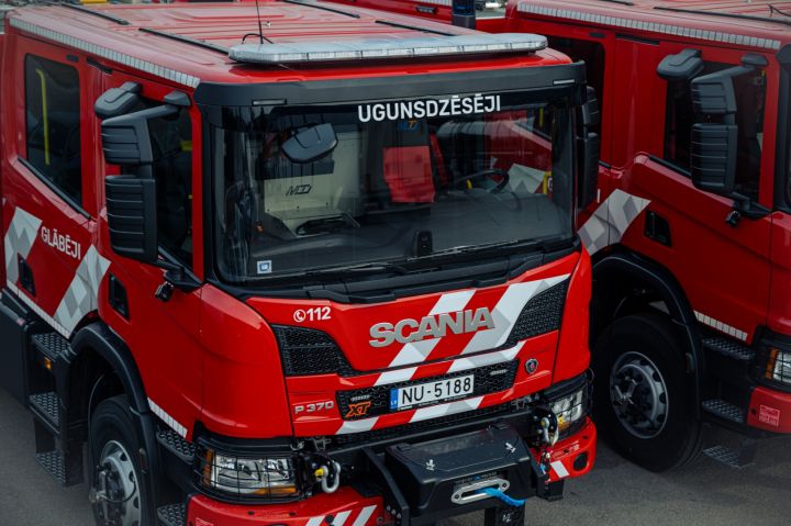 Ogrē dega ēdnīcas lifta motors un vadi