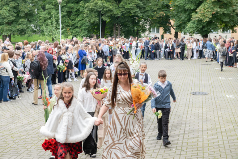 FOTO: Ogres novadā jauno mācību gadu sāk vairāk nekā 10 000 bērnu un jauniešu