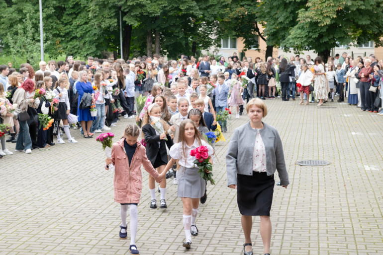 FOTO: Ogres novadā jauno mācību gadu sāk vairāk nekā 10 000 bērnu un jauniešu