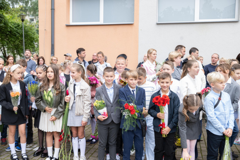 FOTO: Ogres novadā jauno mācību gadu sāk vairāk nekā 10 000 bērnu un jauniešu