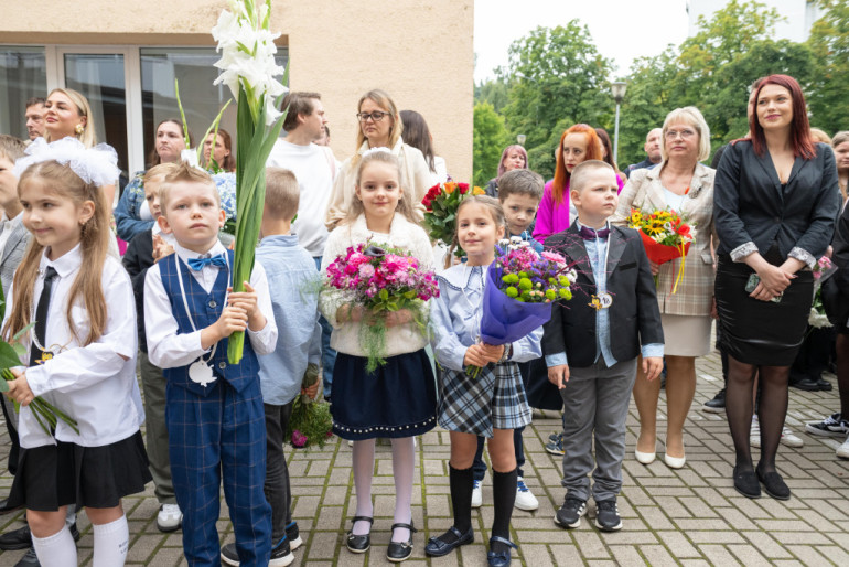 FOTO: Ogres novadā jauno mācību gadu sāk vairāk nekā 10 000 bērnu un jauniešu