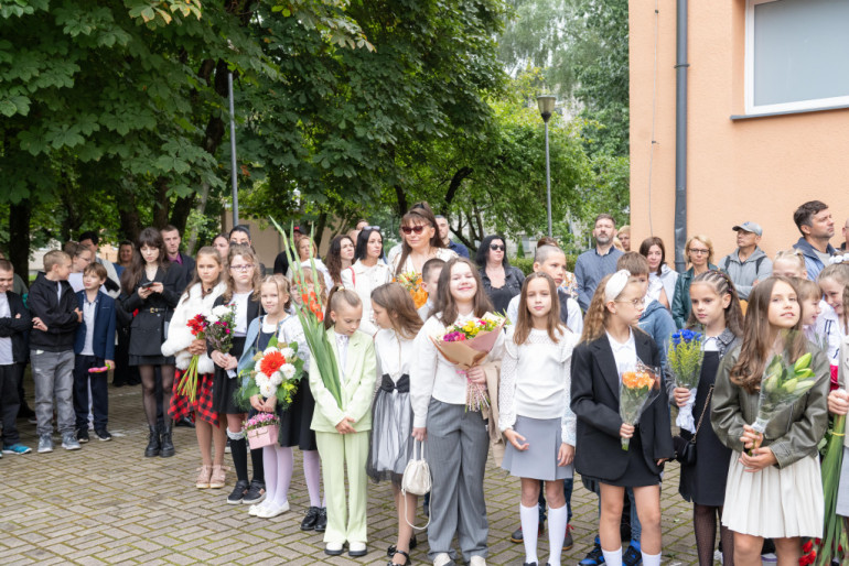 FOTO: Ogres novadā jauno mācību gadu sāk vairāk nekā 10 000 bērnu un jauniešu