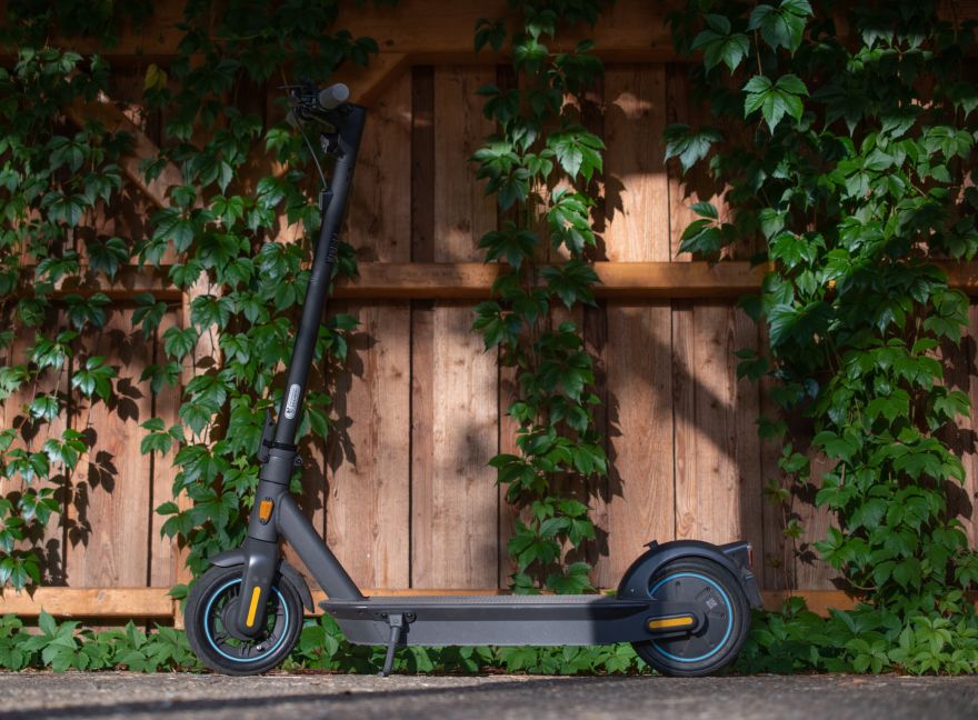 CSDD ieviesusi iespēju elektroskrejriteņu un velosipēdu reģistrācijas uzlīmes saņemt pakomātā
