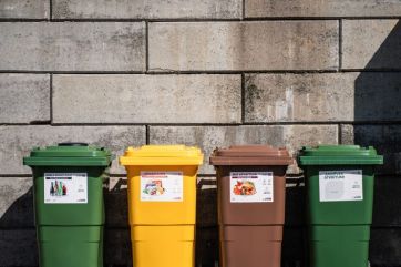 Attēls rakstam: Daudzbērnu ģimenes un atkritumu rēķini: vai sistēma Latvijā ir taisnīga?